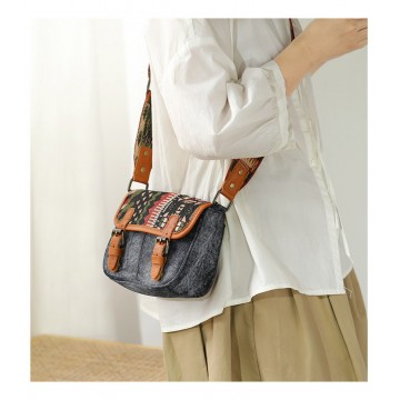 Жіноча сумка через плече Peggy з орнаментом графіт фото