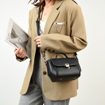 Женская кожаная сумка Natalie черная фото