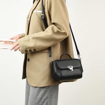 Женская кожаная сумка Natalie черная фото