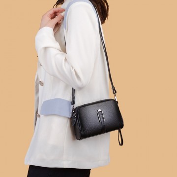 Жіноча шкіряна сумка через плече Vanessa чорна фото