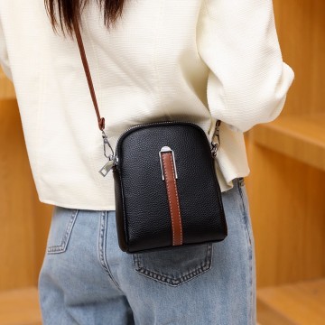 Женская кожаная сумка через плечо Valerie черная фото