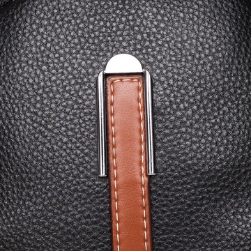 Жіноча шкіряна сумка через плече Valerie чорна фото