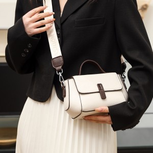 Жіноча шкіряна сумка Denise молочна