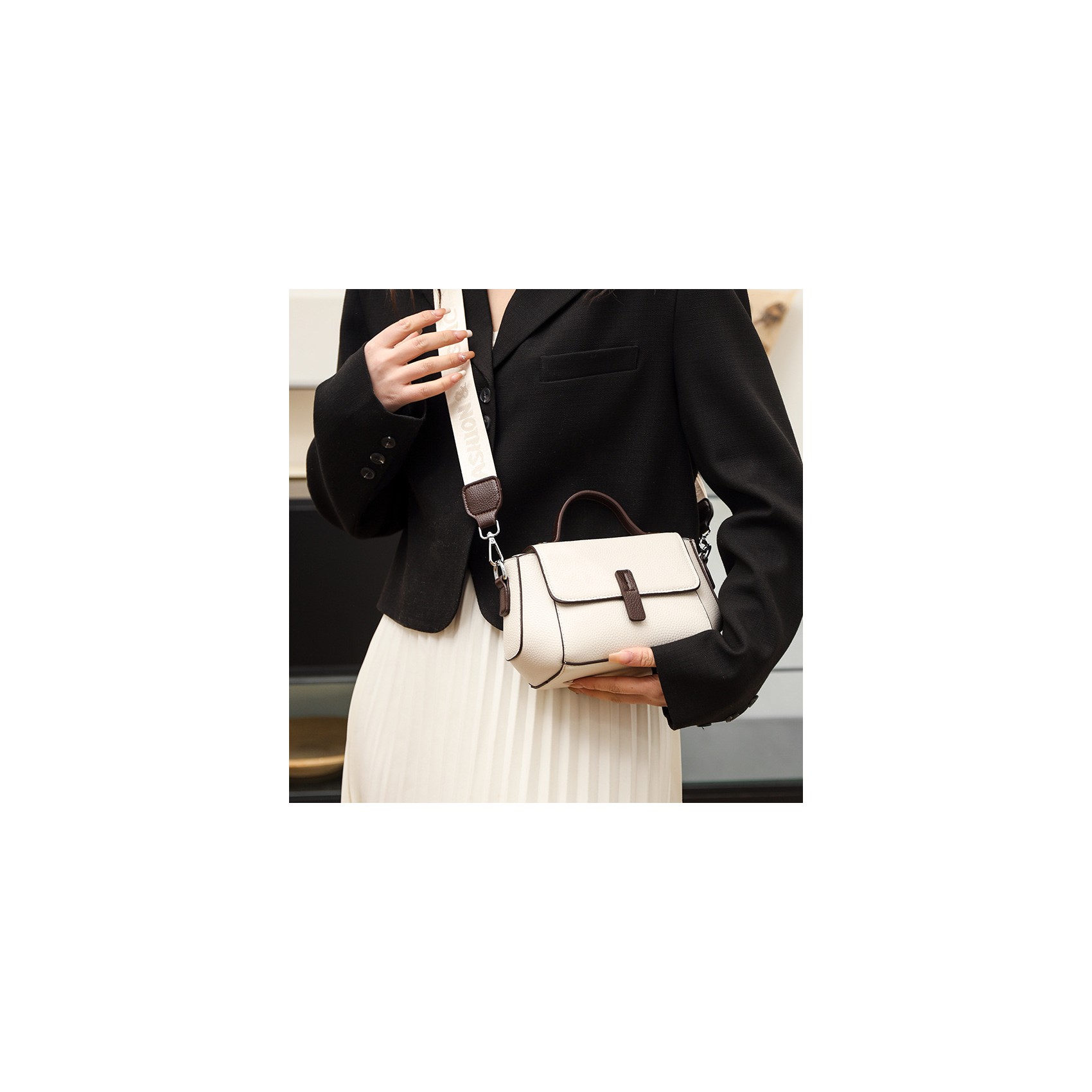 Женская кожаная сумка Denise молочная