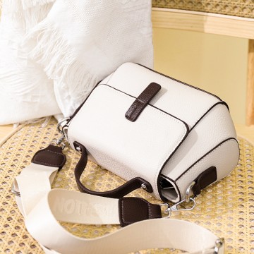 Женская кожаная сумка Denise молочная фото