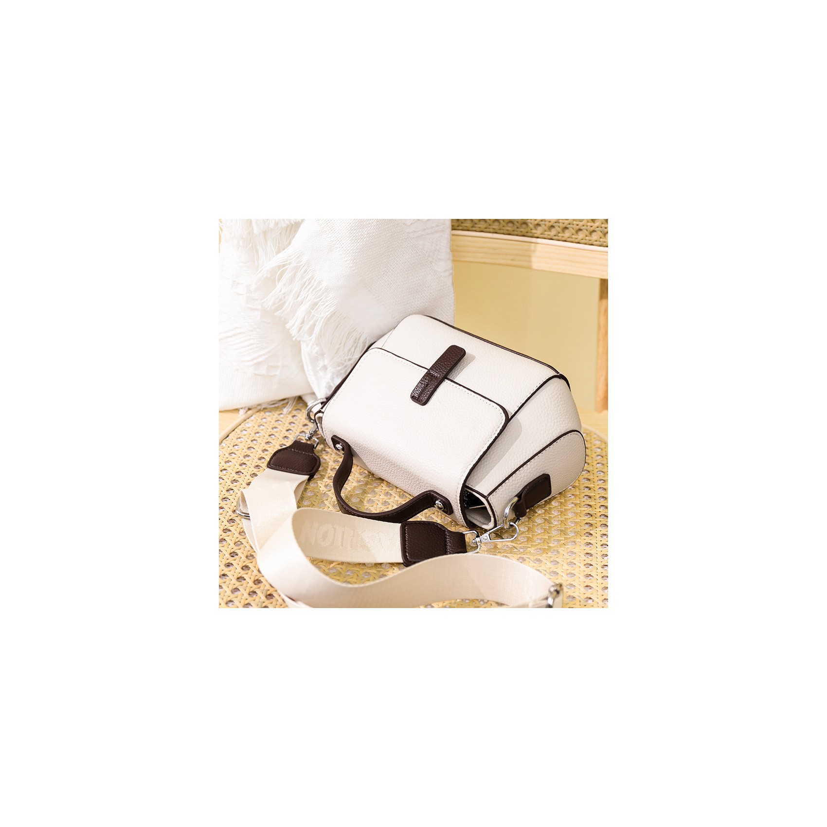 Женская кожаная сумка Denise молочная