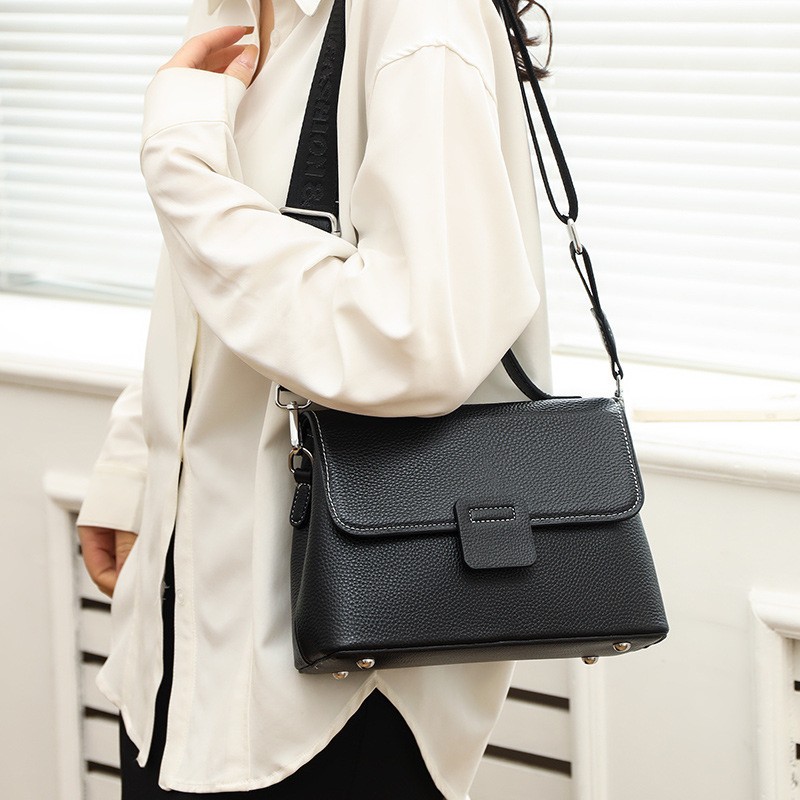 Женская кожаная сумка Charlotte черная - 2 фото