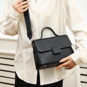 Женская кожаная сумка Charlotte черная фото