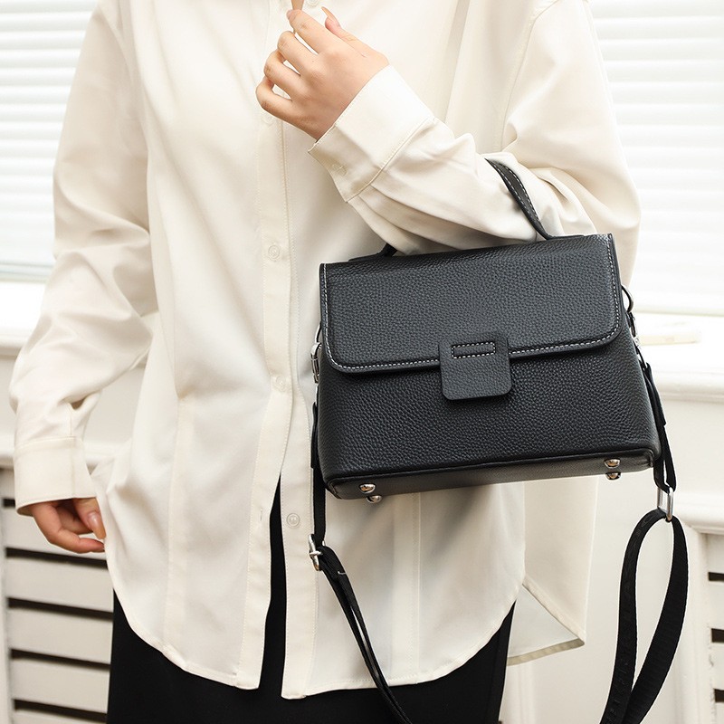 Жіноча шкіряна сумка Charlotte чорна - 3 фото