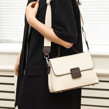 Жіноча шкіряна сумка Charlotte молочна фото