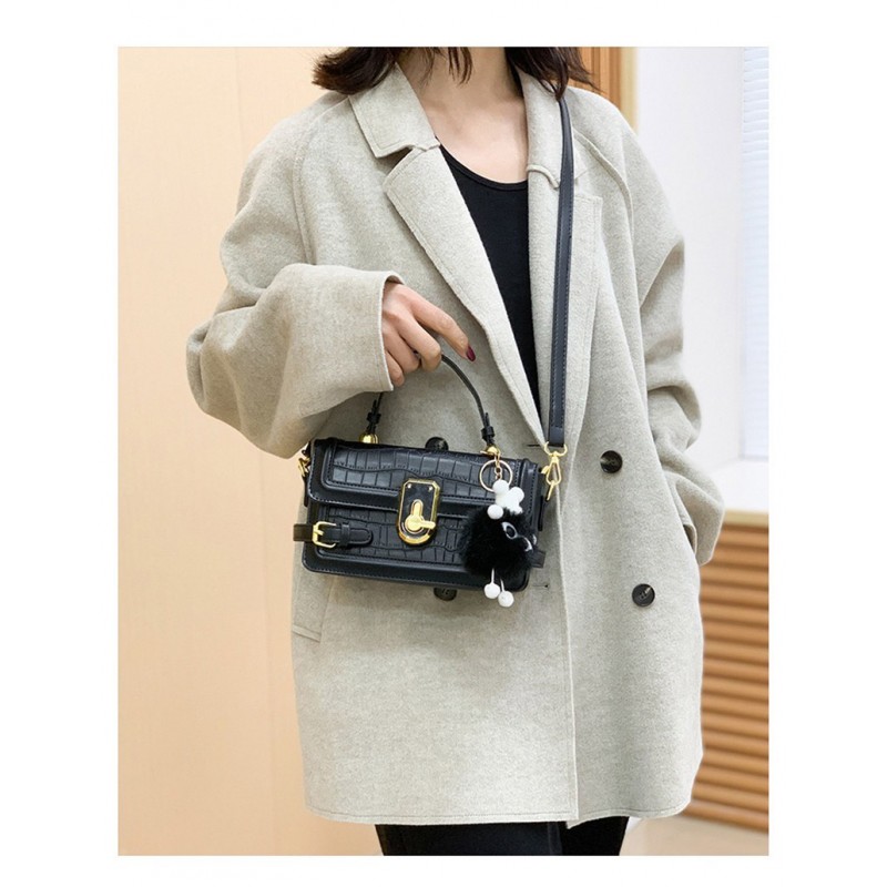 Жіноча сумка-клатч Krystal чорна - 3 фото