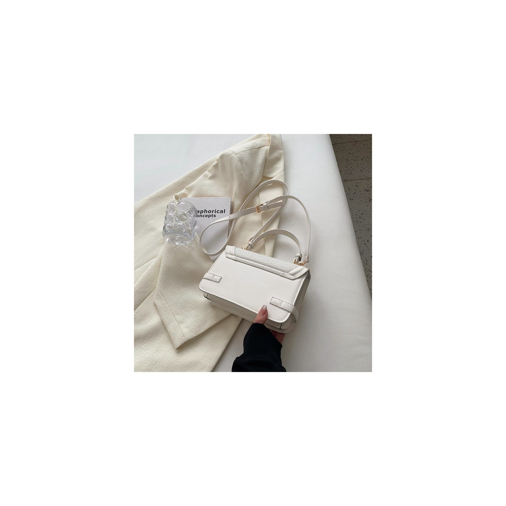 Женская сумка-клатч Krystal молочная