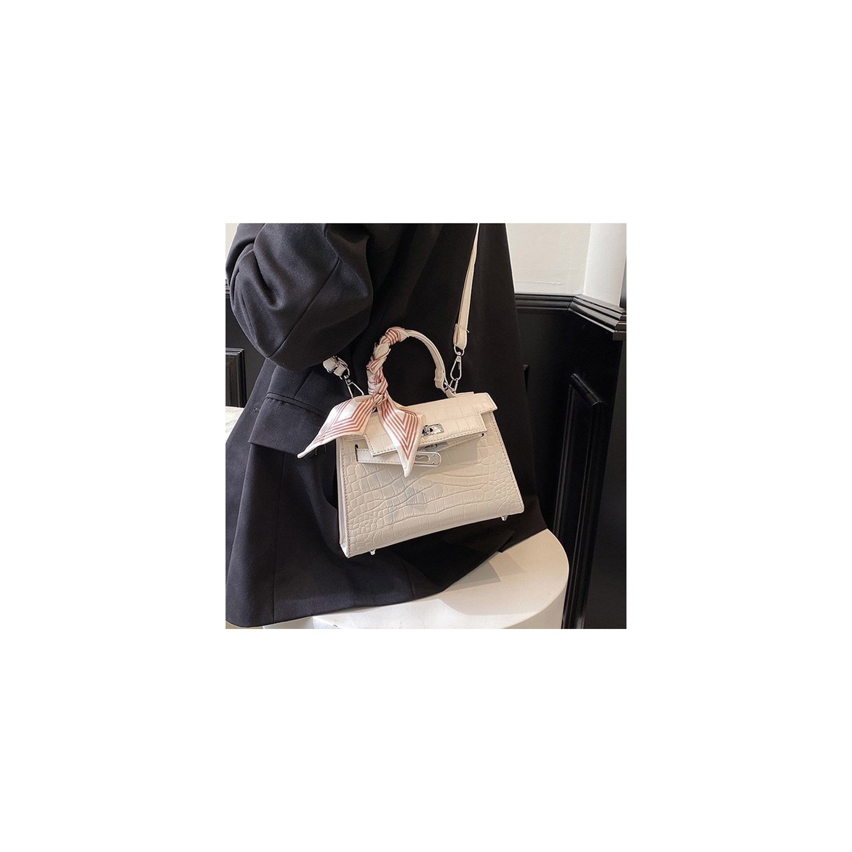 Жіноча сумка Cristal молочна