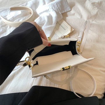 Жіноча сумка-клатч Krystal молочна фото