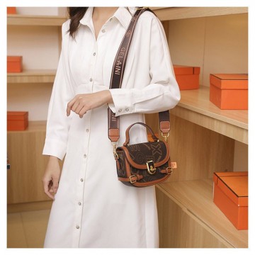 Женская сумка кросс боди Lauren коричневая фото