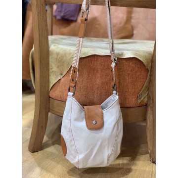 Жіноча сумка через плече Alana молочна фото