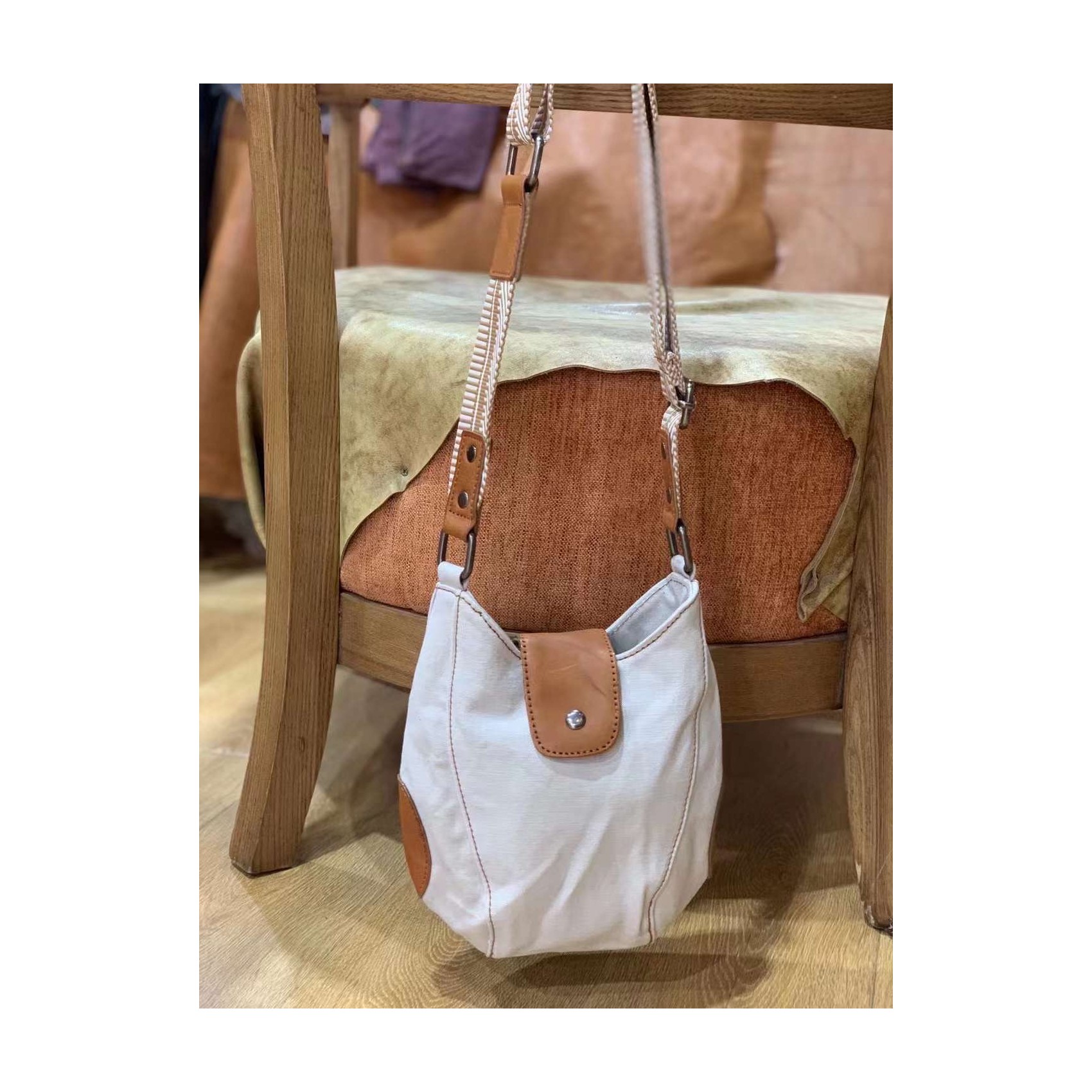 Женская сумка через плечо Alana молочная