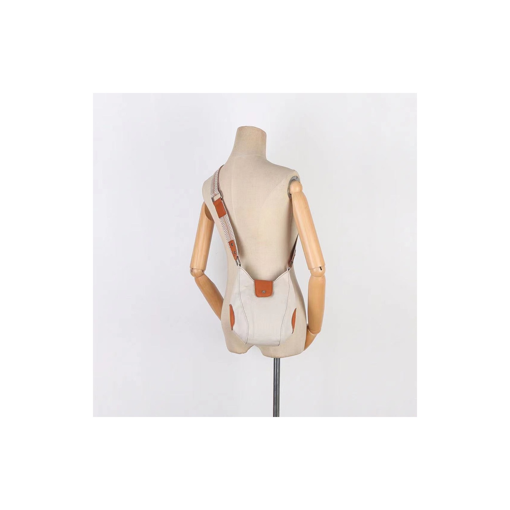 Жіноча сумка через плече Alana молочна