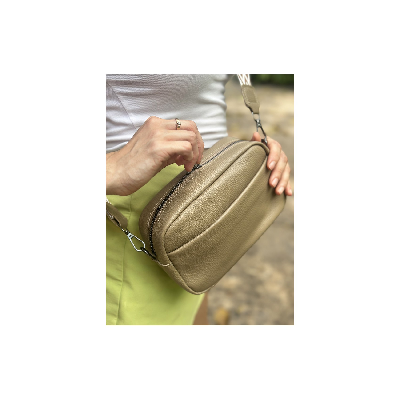 Женская кожаная сумка через плечо Marilyn бежевая