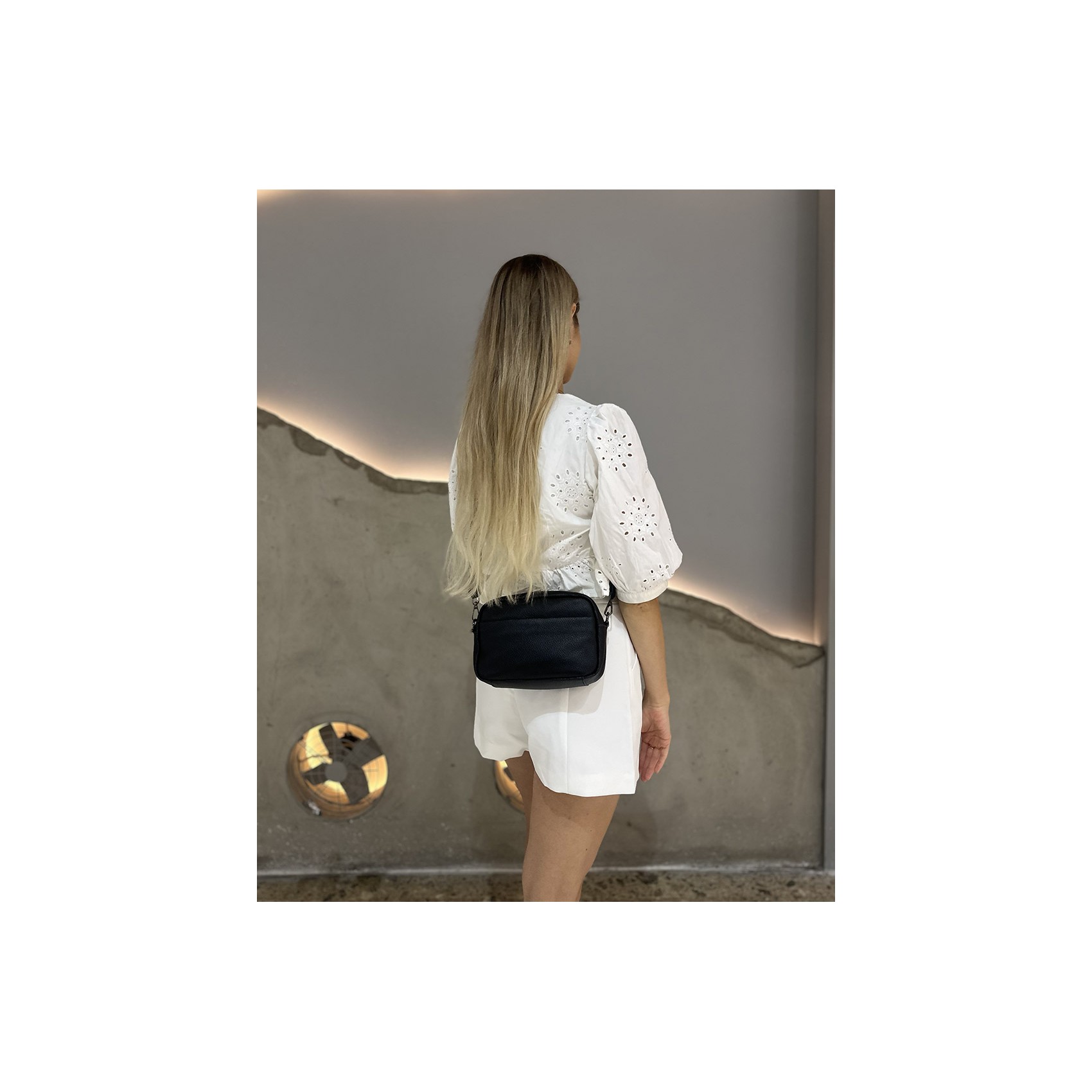 Жіноча шкіряна сумка через плече Marilyn чорна