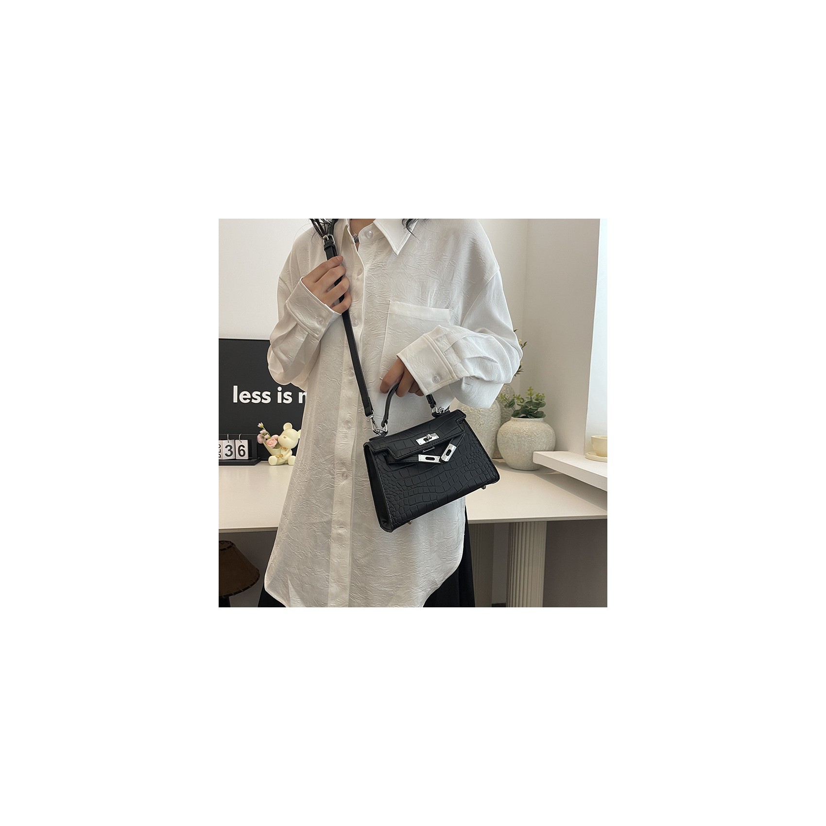 Жіноча сумка Cristal чорна