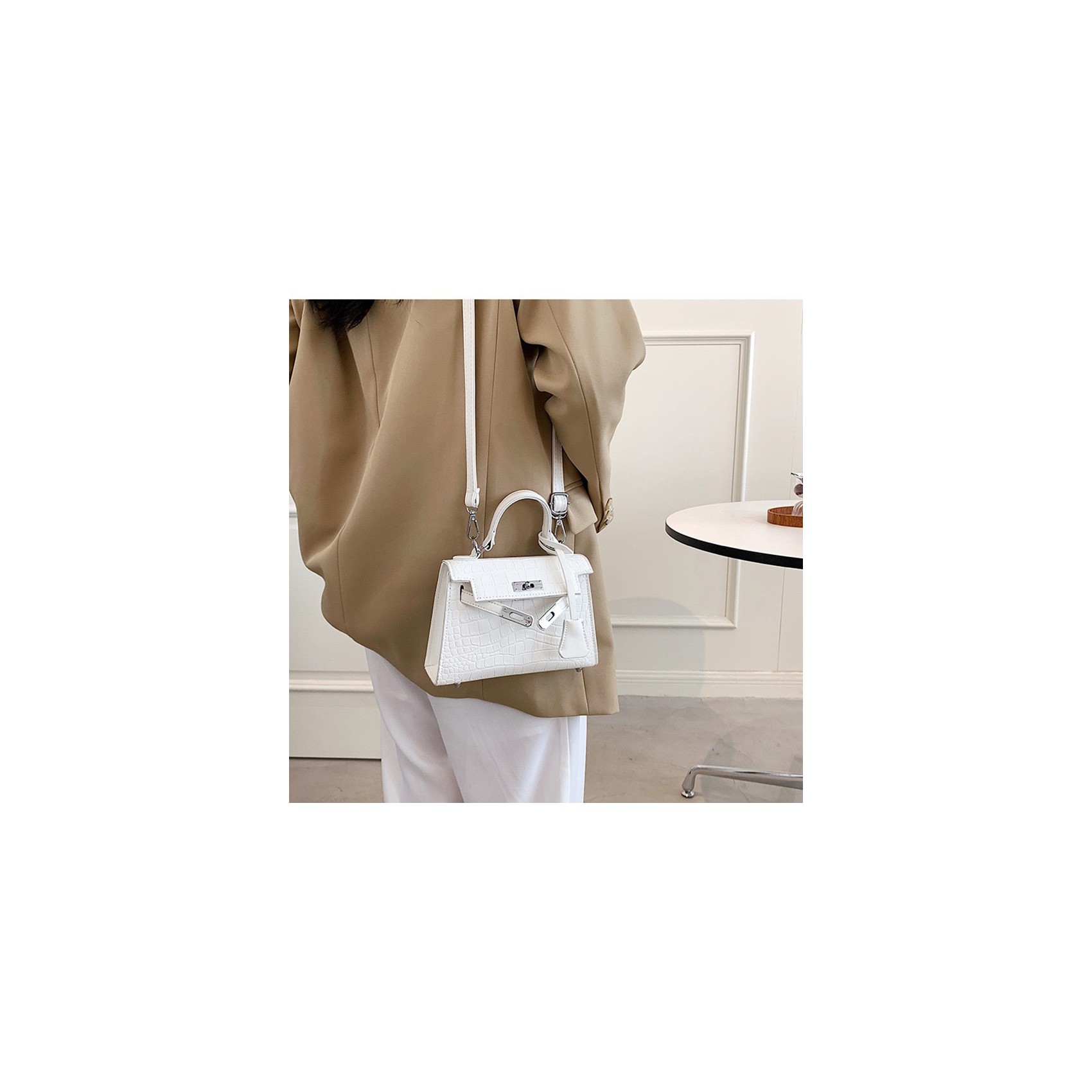 Жіноча сумка Cristal молочна