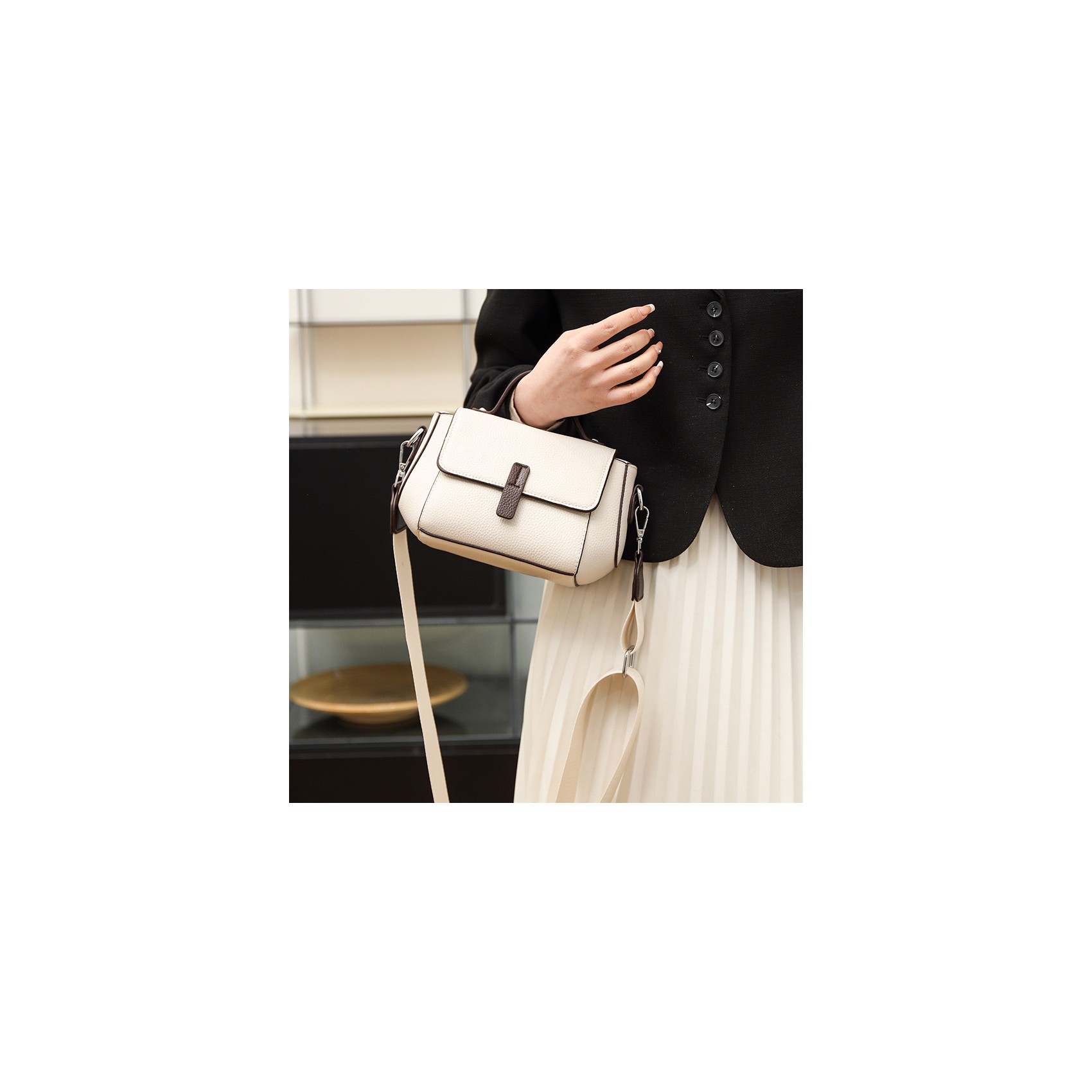 Женская кожаная сумка Denise молочная