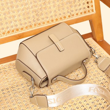 Женская кожаная сумка Denise бежевая фото