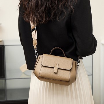 Жіноча шкіряна сумка Denise бежева фото