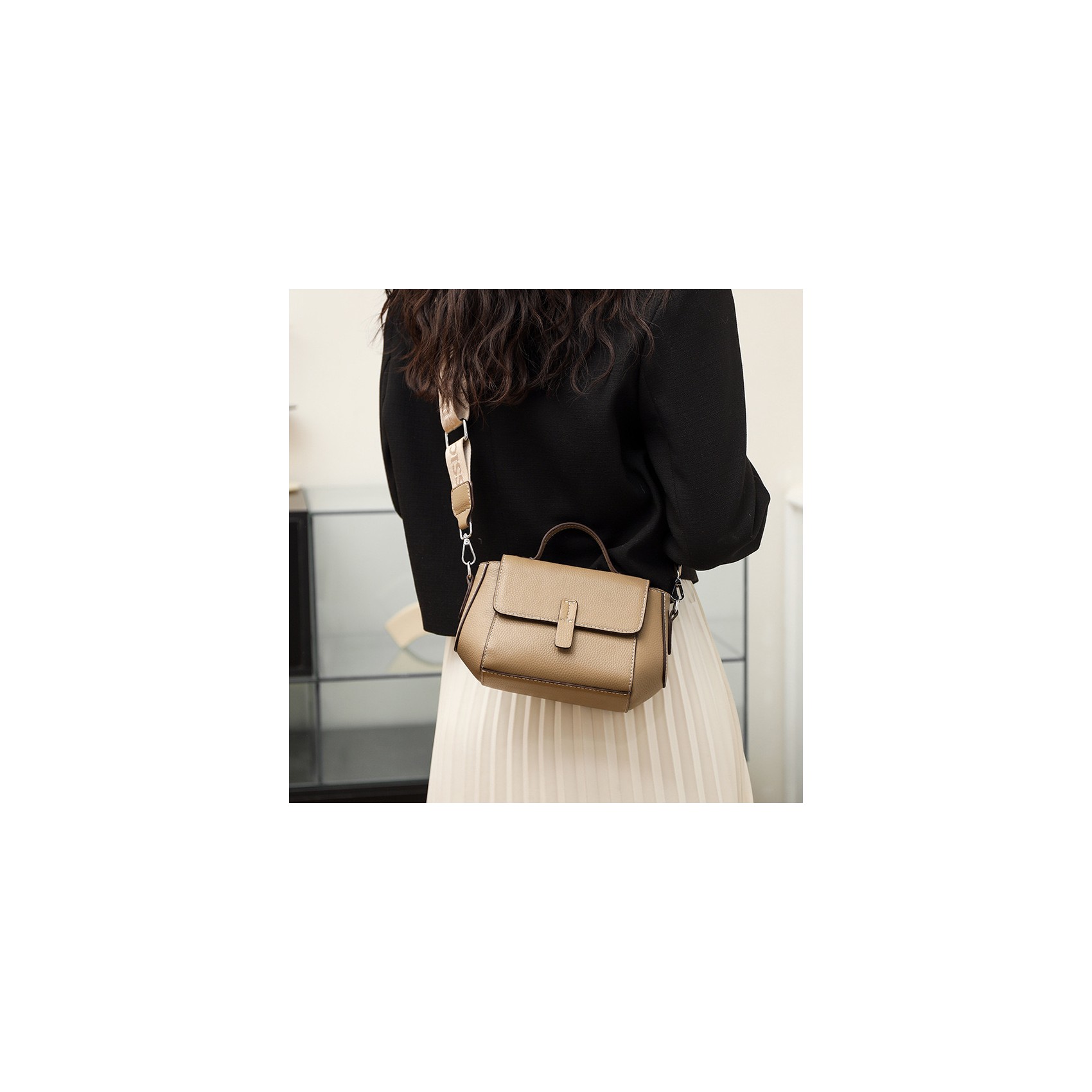 Женская кожаная сумка Denise бежевая