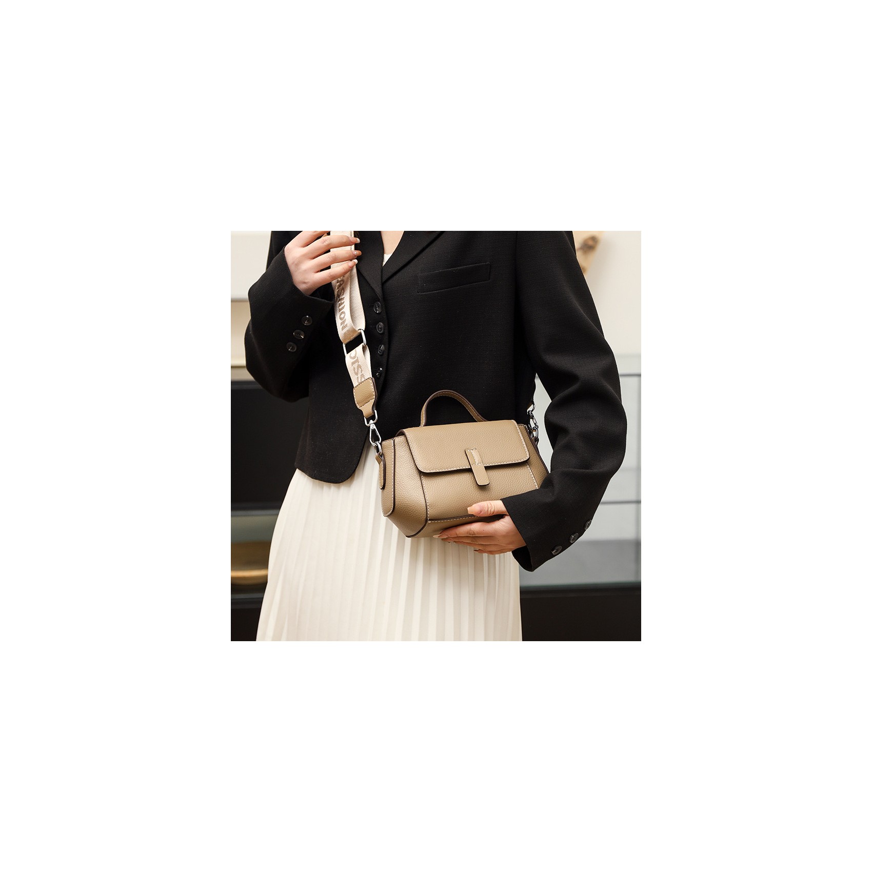 Женская кожаная сумка Denise бежевая