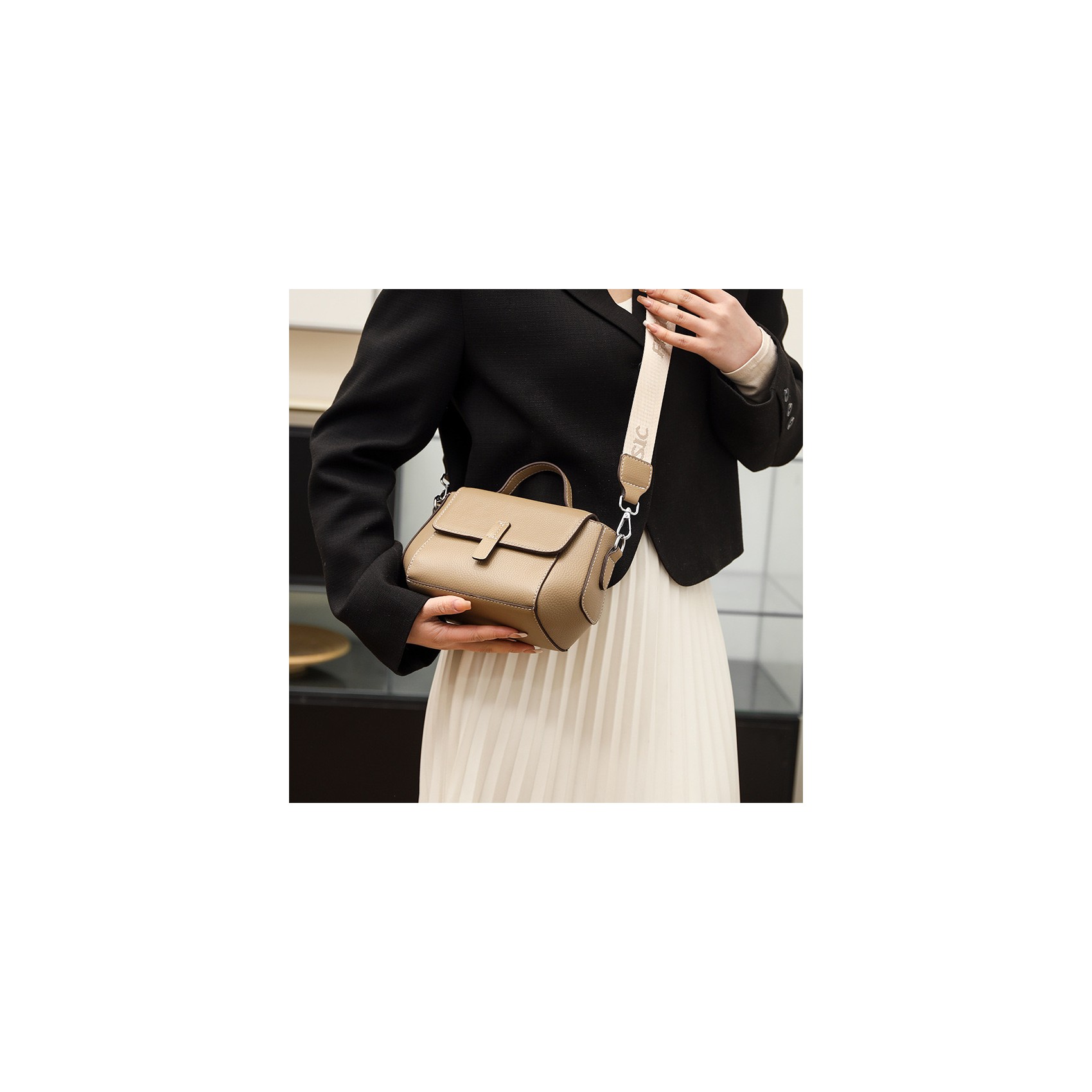 Женская кожаная сумка Denise бежевая