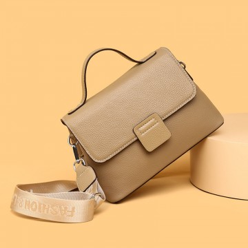 Жіноча шкіряна сумка Charlotte бежева фото