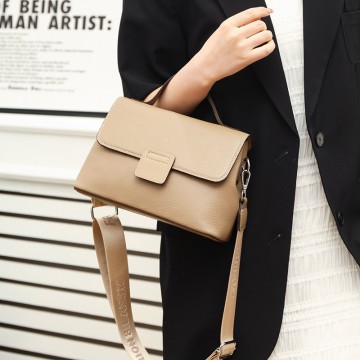 Жіноча шкіряна сумка Charlotte бежева фото