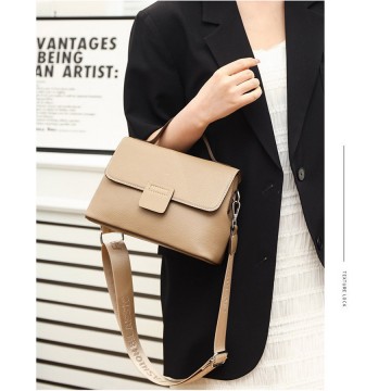 Женская кожаная сумка Charlotte бежевая фото