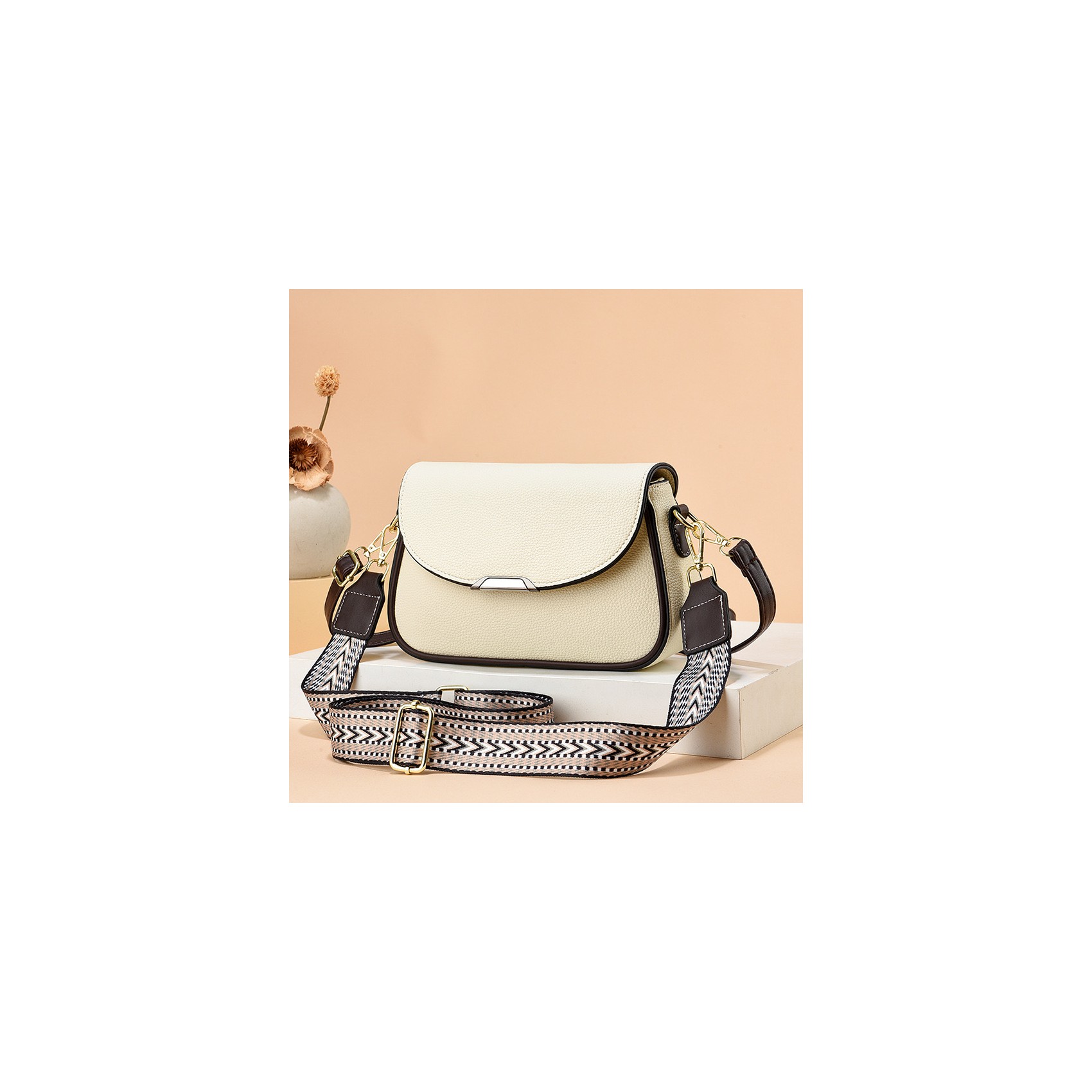 Жіноча сумка через плече Elodie молочна