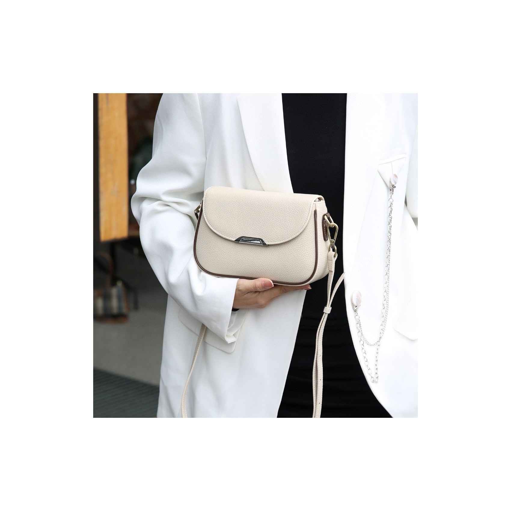 Женская сумка через плечо Elodie молочная