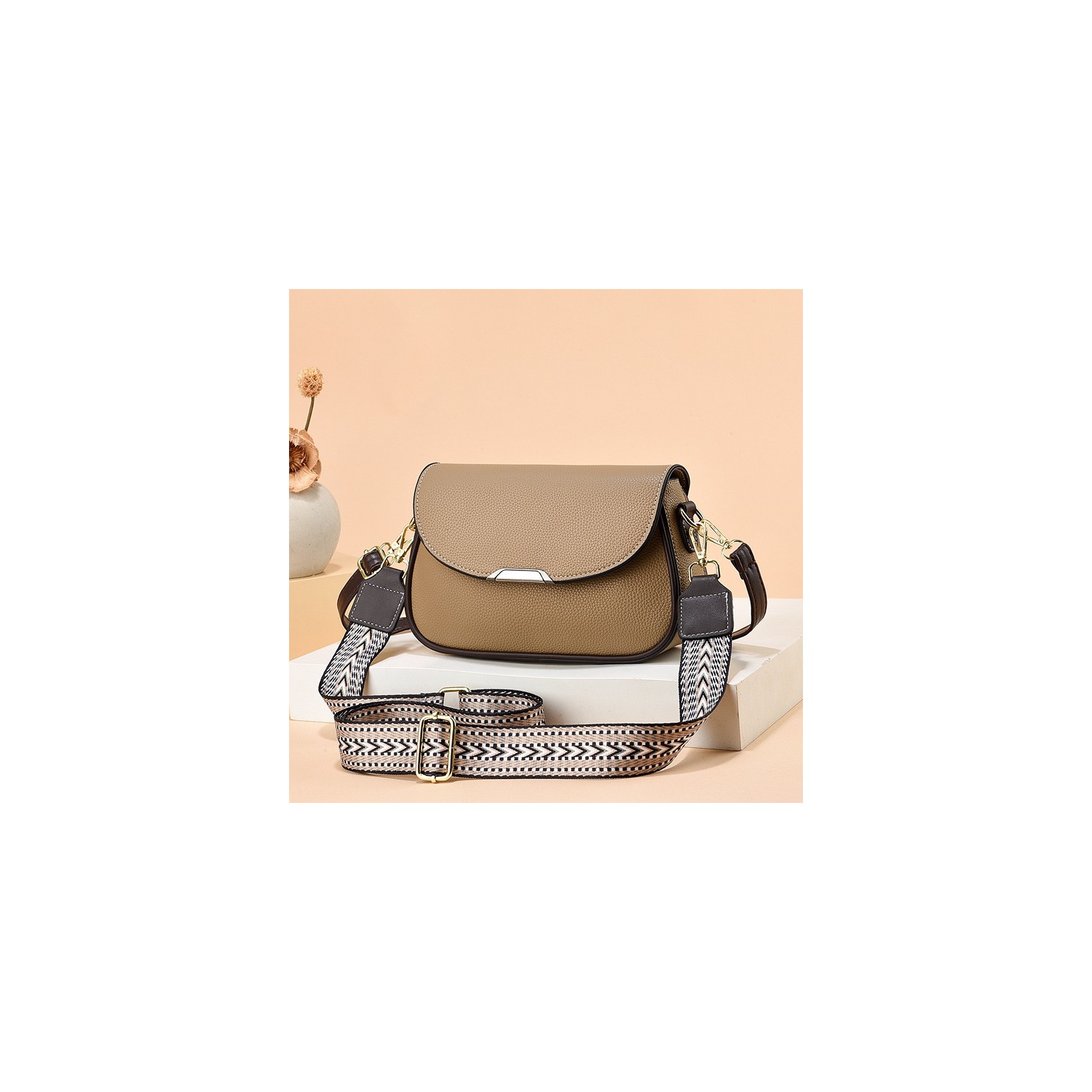 Жіноча сумка через плече Elodie світло-коричнева