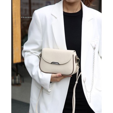 Женская сумка через плечо Elodie молочная фото