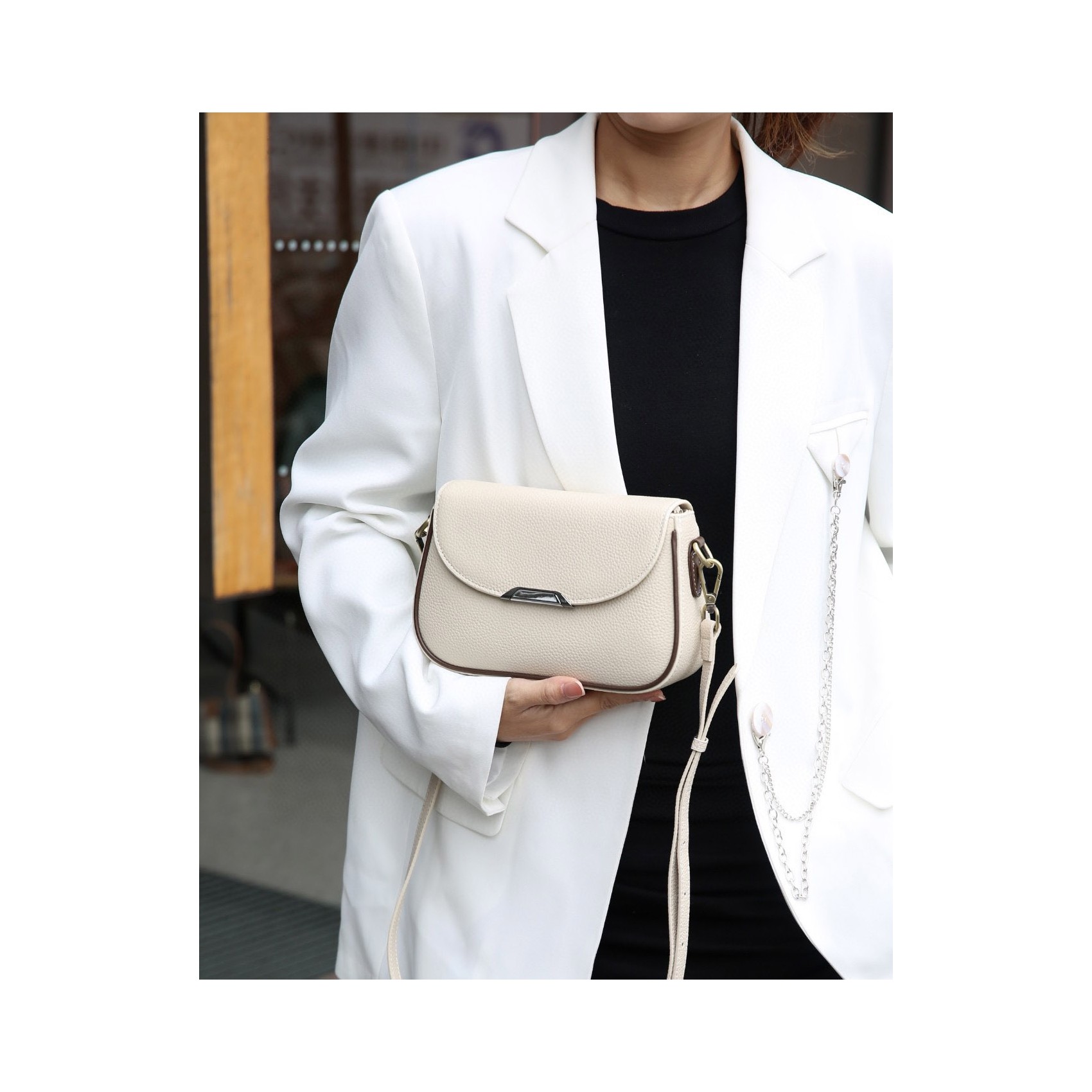 Женская сумка через плечо Elodie молочная