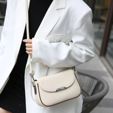 Жіноча сумка через плече Elodie молочна фото