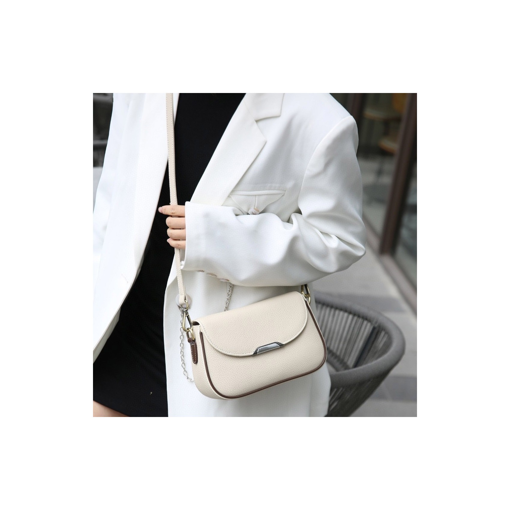 Женская сумка через плечо Elodie молочная