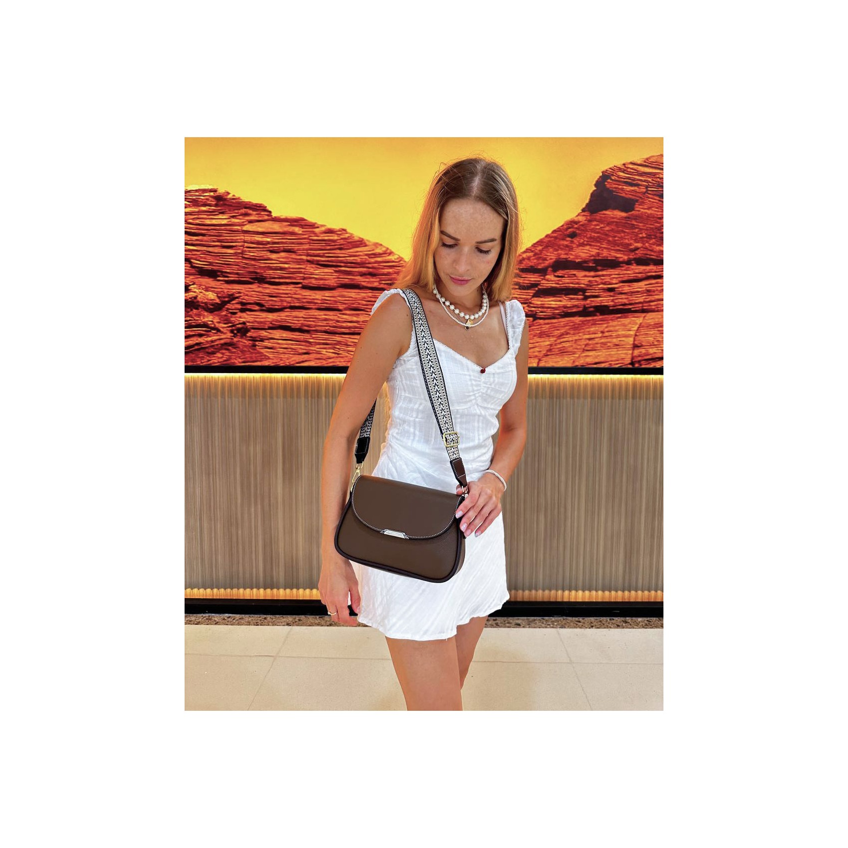 Женская сумка через плечо Elodie коричневая