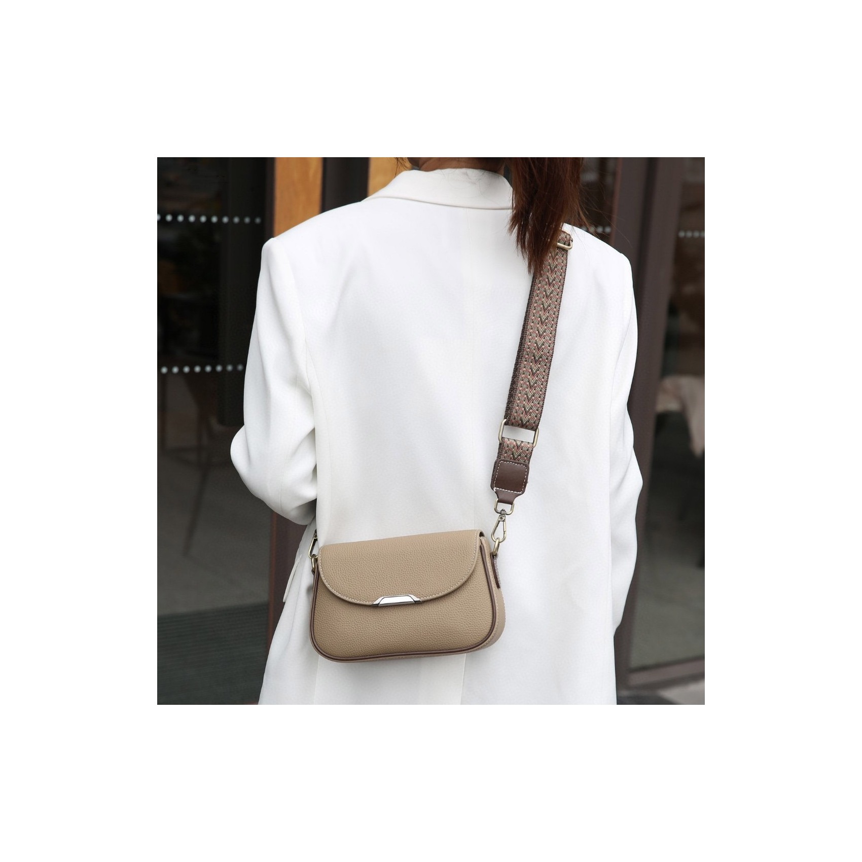 Жіноча сумка через плече Elodie світло-коричнева