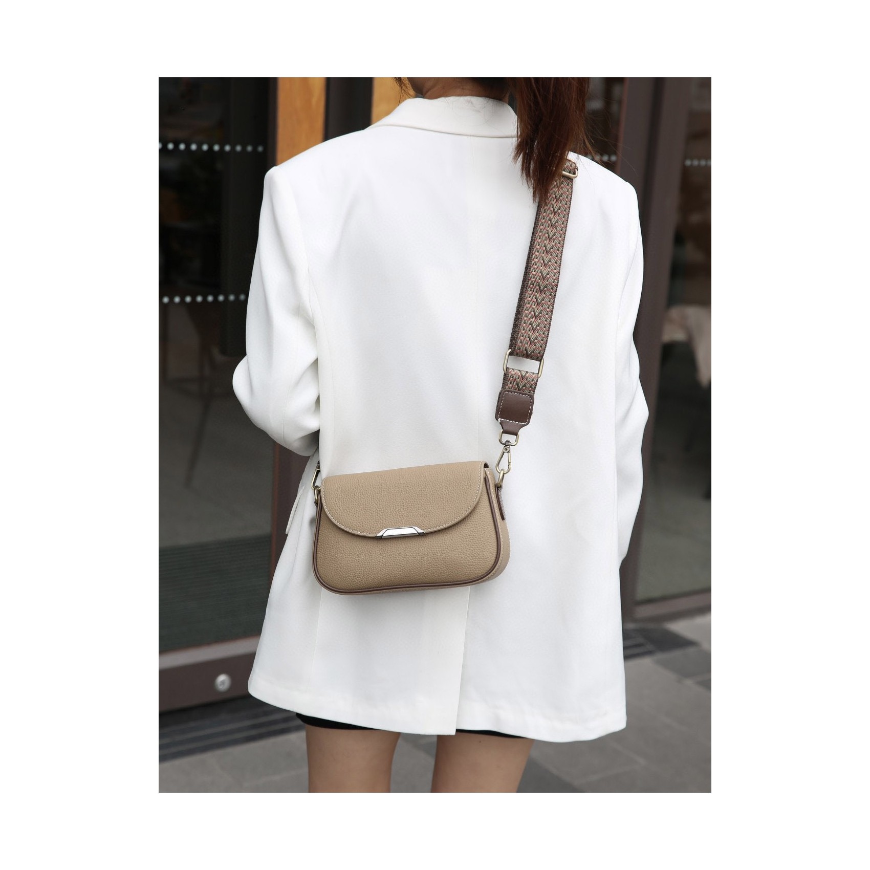 Жіноча сумка через плече Elodie світло-коричнева