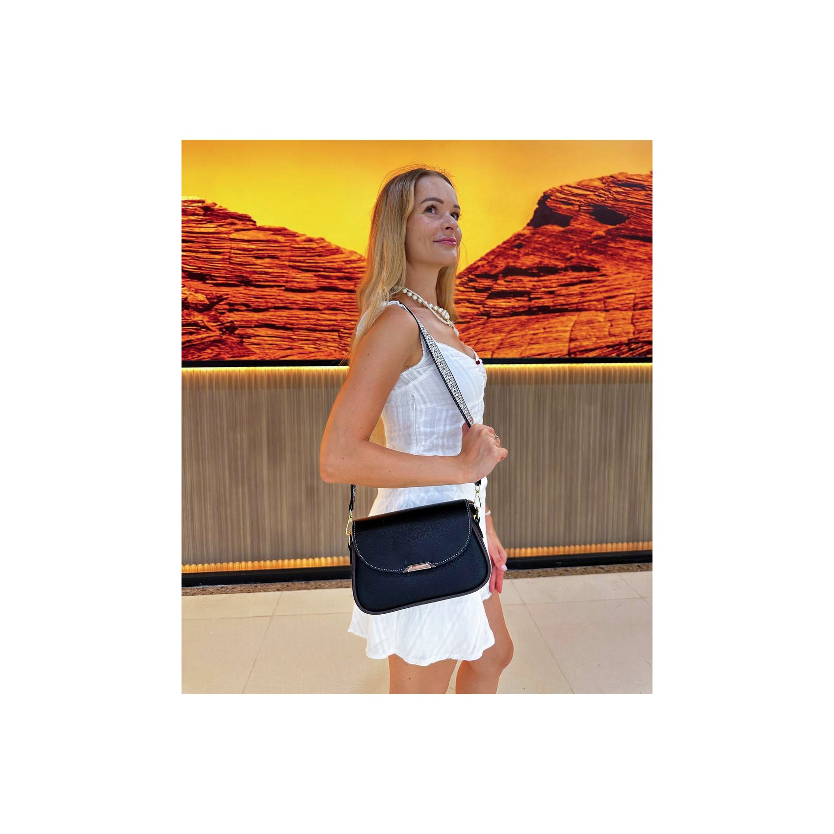 Жіноча сумка через плече Elodie чорна