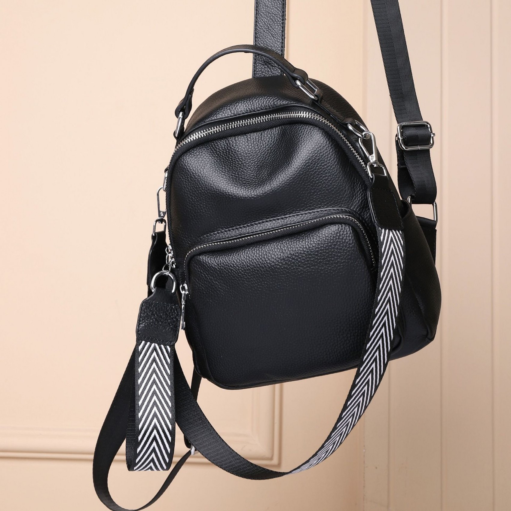 Женский кожаный рюкзак Adeline черный