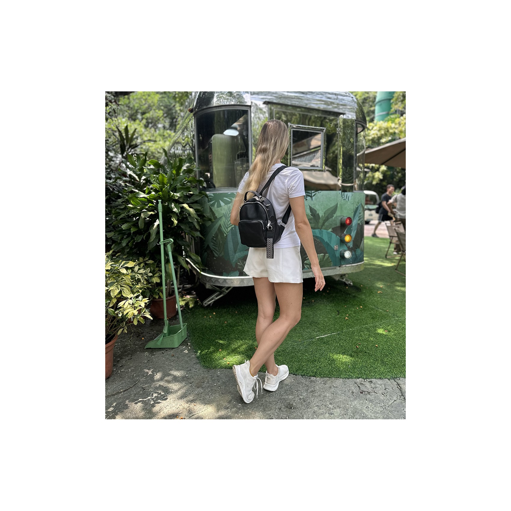 Жіночий шкіряний рюкзак Adeline чорний