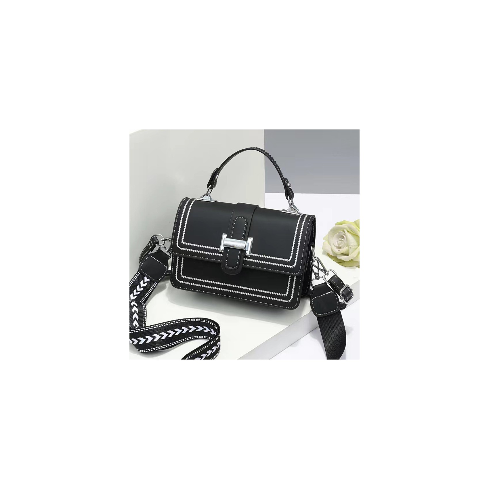 Жіноча сумка крос боді Corinne чорна