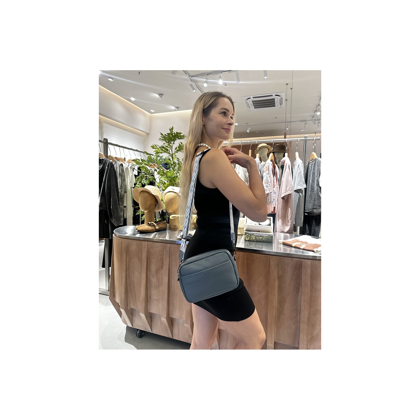 Женская кожаная сумка через плечо Marilyn серо-голубая